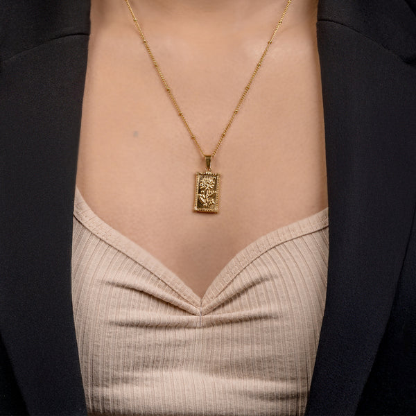 Allure Vintage Bloom Engraved Pendant Necklace