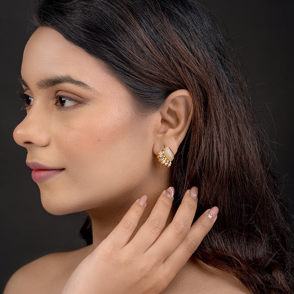 Illume Aurelia Shell Stud Earrings